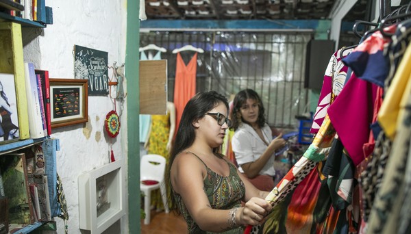 Acessível e sustentável: mercado de brechós cresceu 50% no Rio após a pandemia 