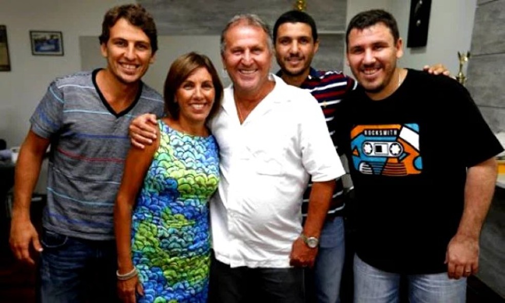 Zico com a mulher Sandra e os três filhos: Thiago, Bruno e Junior  — Foto: divulgação