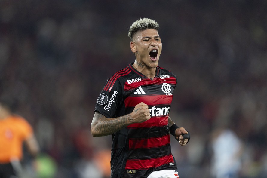 CARRASCAL ENLOUQUECE O MARACANÃ! Colombiano sai do banco e garante vitória do Flamengo na Libertadores