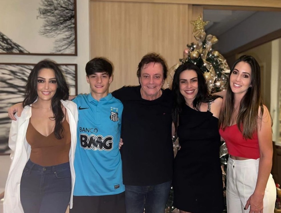 Fiuk desfalca foto de Fábio Jr. com os filhos em Natal antecipado — Foto: Instagram