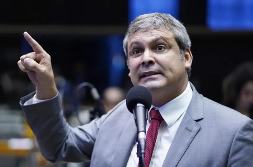 Passagem de Lindbergh Farias por Nova Iguaçu aquece a disputa eleitoral para 2024