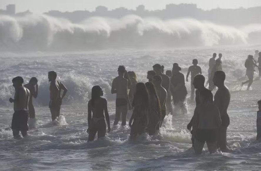 Novo alerta no Rio: ressaca no mar começa a partir da tarde deste ...