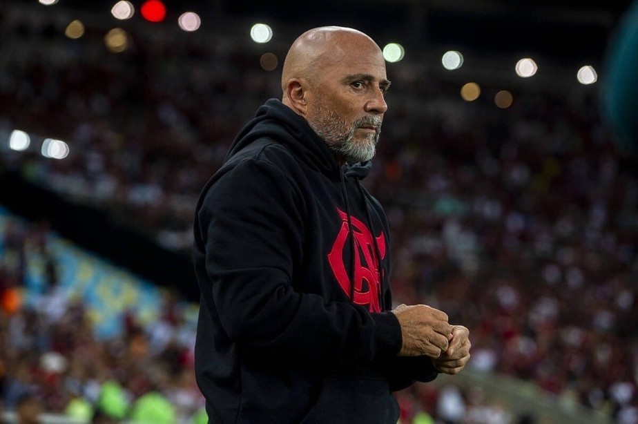 Sampaoli disse que ficou triste após desentendimento entre preparador físico e Pedro