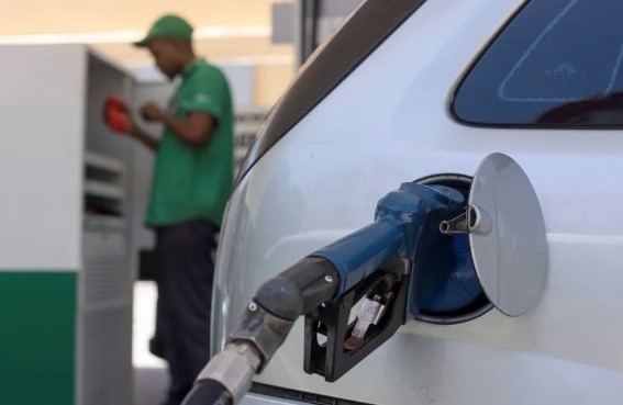 Governo envia ao Congresso projeto para reduzir imposto da gasolina