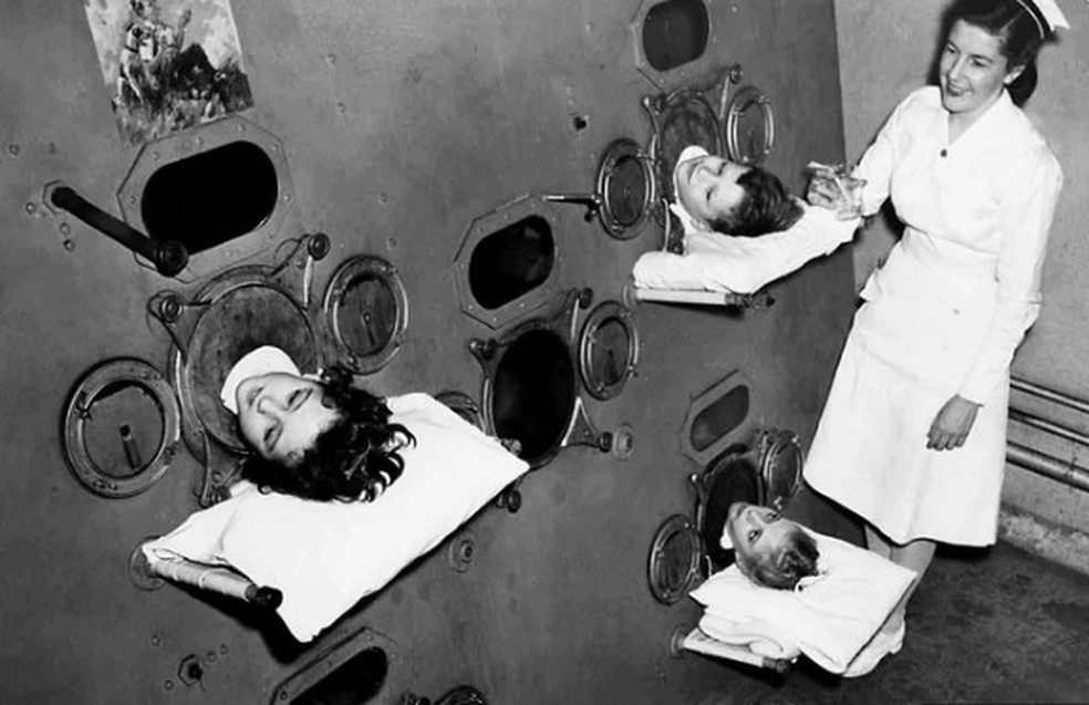 Nos anos 1950, crianças em 'pulmões de ferro' nos EUA — Foto: Reprodução