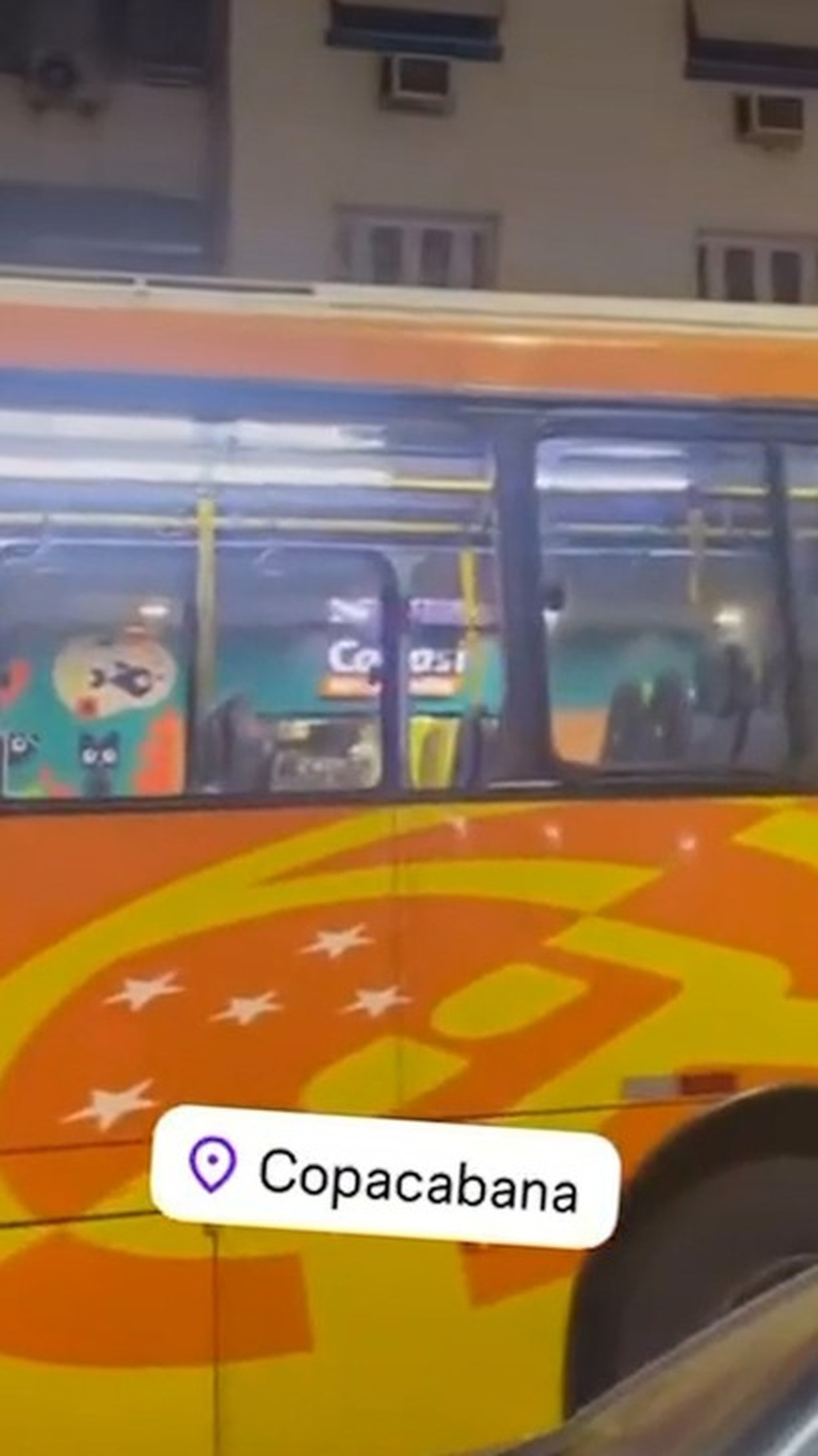 Tumulto e depredação de ônibus marcam saída de praias na Zona Sul do Rio