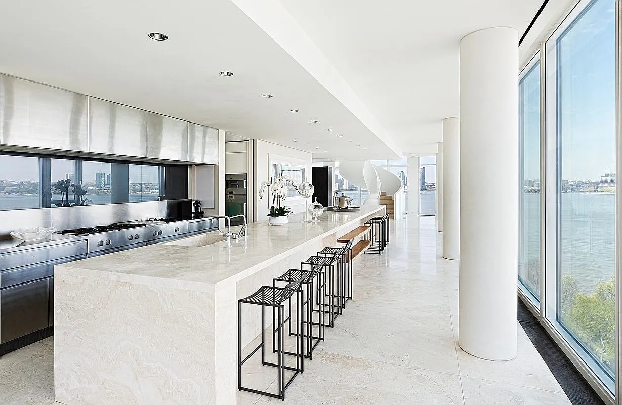 A cozinha do fica no segundo andar de apartamento triplex à venda de Hugh Jackman, o Wolverine — Foto: divulgação