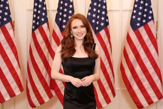 Ex-Miss é favorita para assumir cargo de porta-voz de Trump deixado por Katie Zacharia, após passagem relâmpago pela Casa Branca