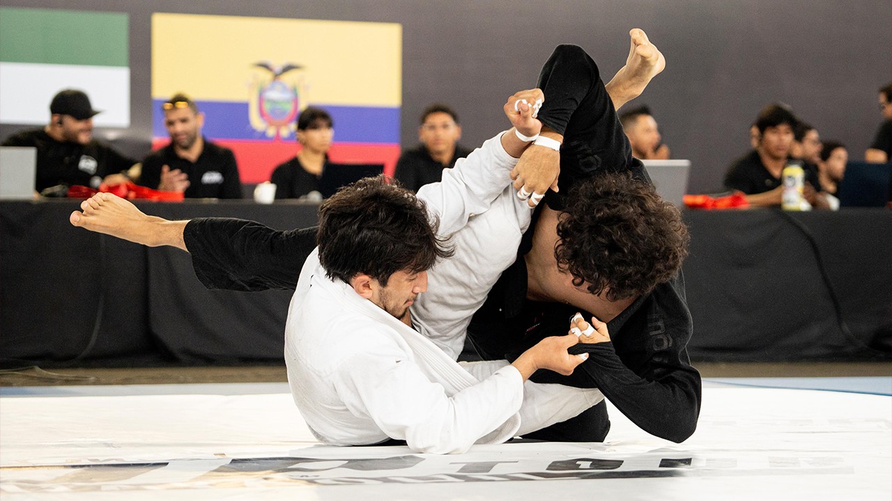 Brasileiros conquistam sete medalhas em torneio de Jiu-Jitsu da AJP no Equador | MMA | extra