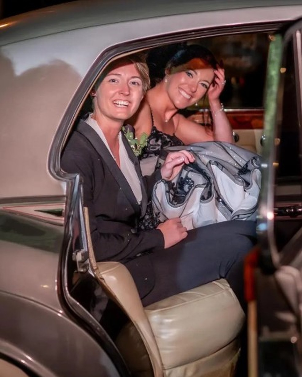 Kayla Doody (à direita) e Erika se casam — Foto: Reprodução/Instagram