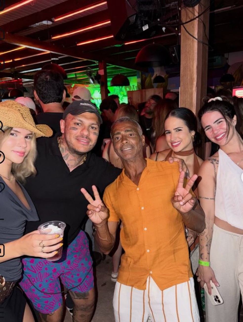 Tiffany Barcelos e babi Cavalcanti com Romário em Jurerê — Foto: rep/ instagram