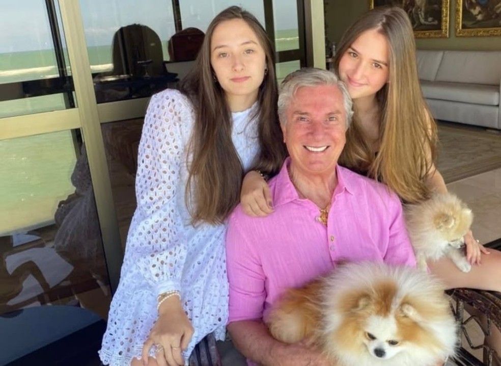 Fernando Collor de Mello com as filhas, em 2024 — Foto: Instagram