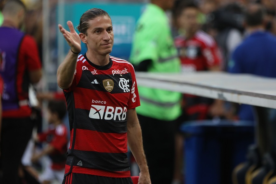 Filipe Luis anuncia aposentadoria e se despede do Flamengo: 'Sentimento de gratidão. Até breve'
