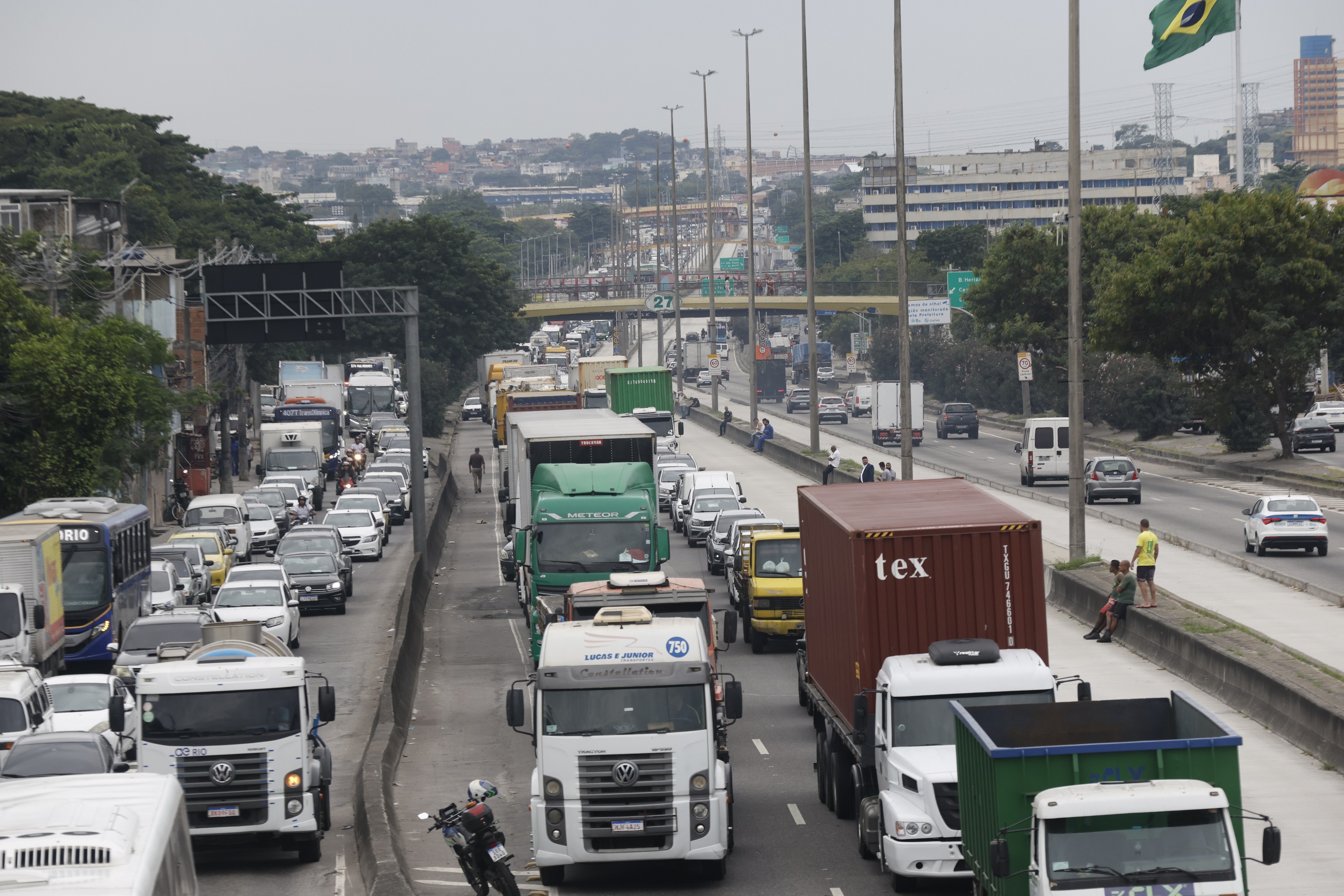 Brazil Enacts Law Guaranteeing Minimum Freight Rates for Truckers