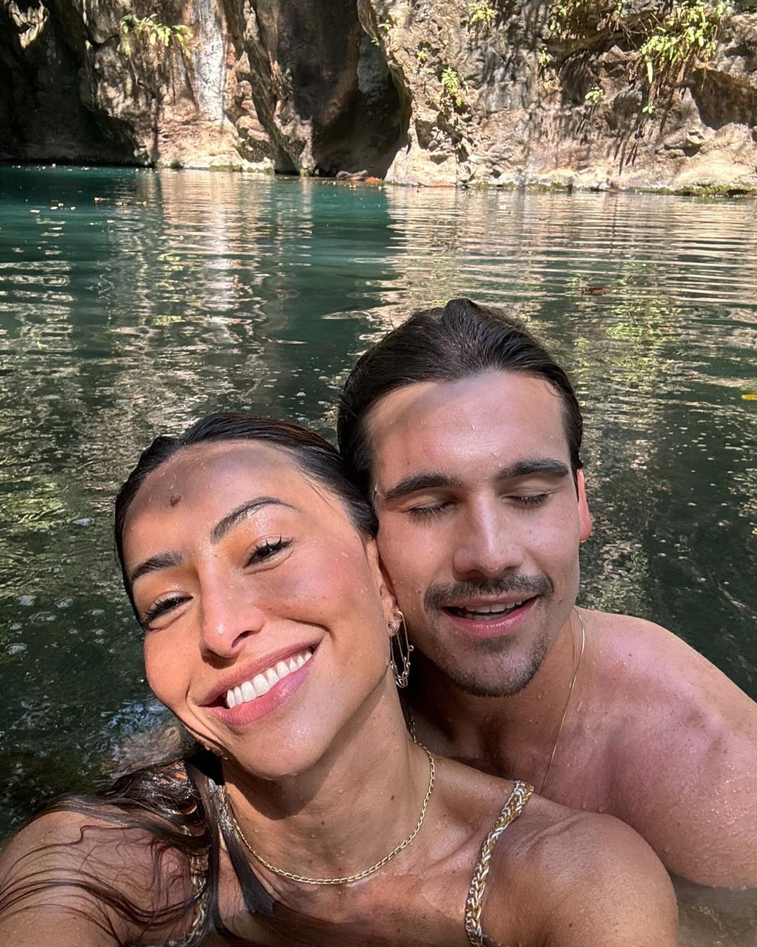 Musa da Vila Isabel, Luiza Caldi surge em vestido transparente ousado para ensaio de rua da escola