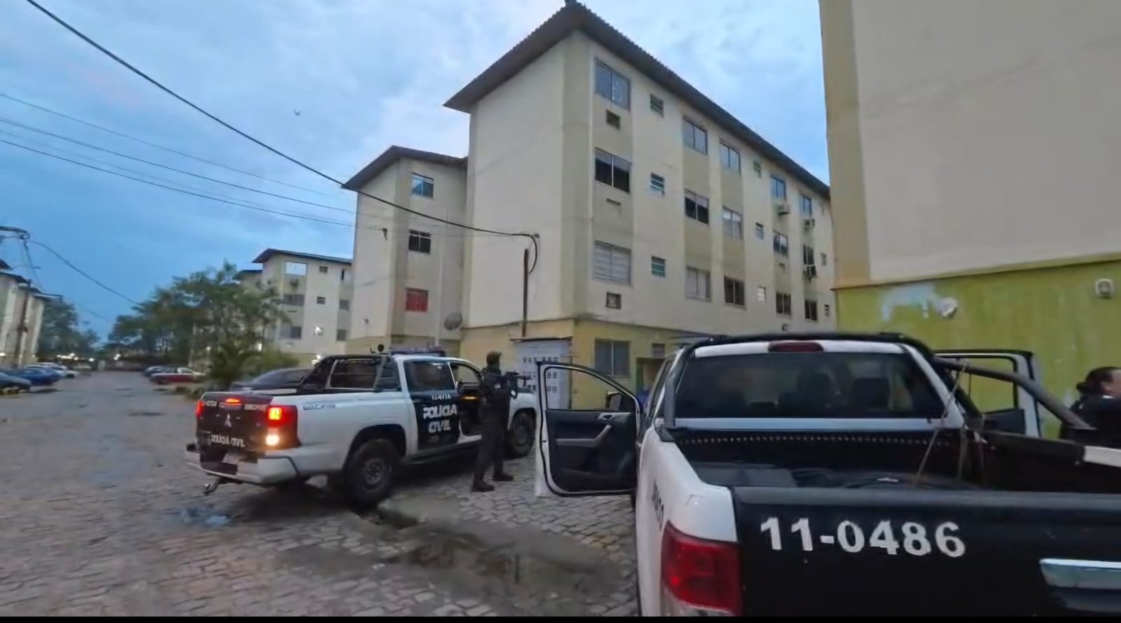 Milícia cobrava taxas de moradores de condomínio com mais de mil apartamentos na Baixada Fluminense