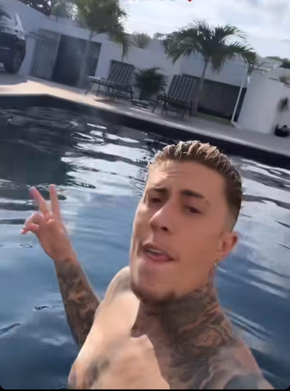 MC Daniel em sua nova mansão no Rio — Foto: Reprodução/Instagram