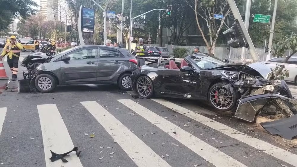 Bia Miranda e Gato Preto se envolvem em acidente em São Paulo — Foto: Reprodução/TV Globo