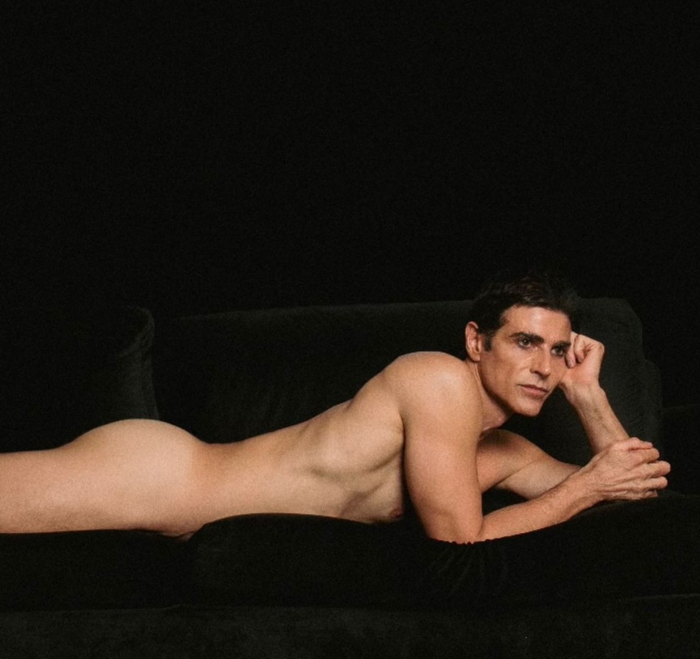 Uau! Reynaldo Gianecchini exibe bumbum em fotos nu; veja!