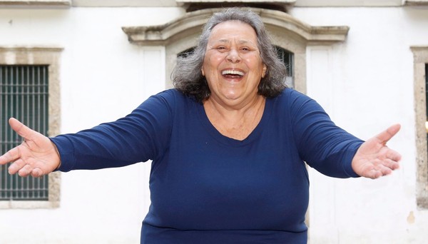 Morre Teuda Bara, atriz de 'Meu pedacinho de chão' e 'Menino Maluquinho'