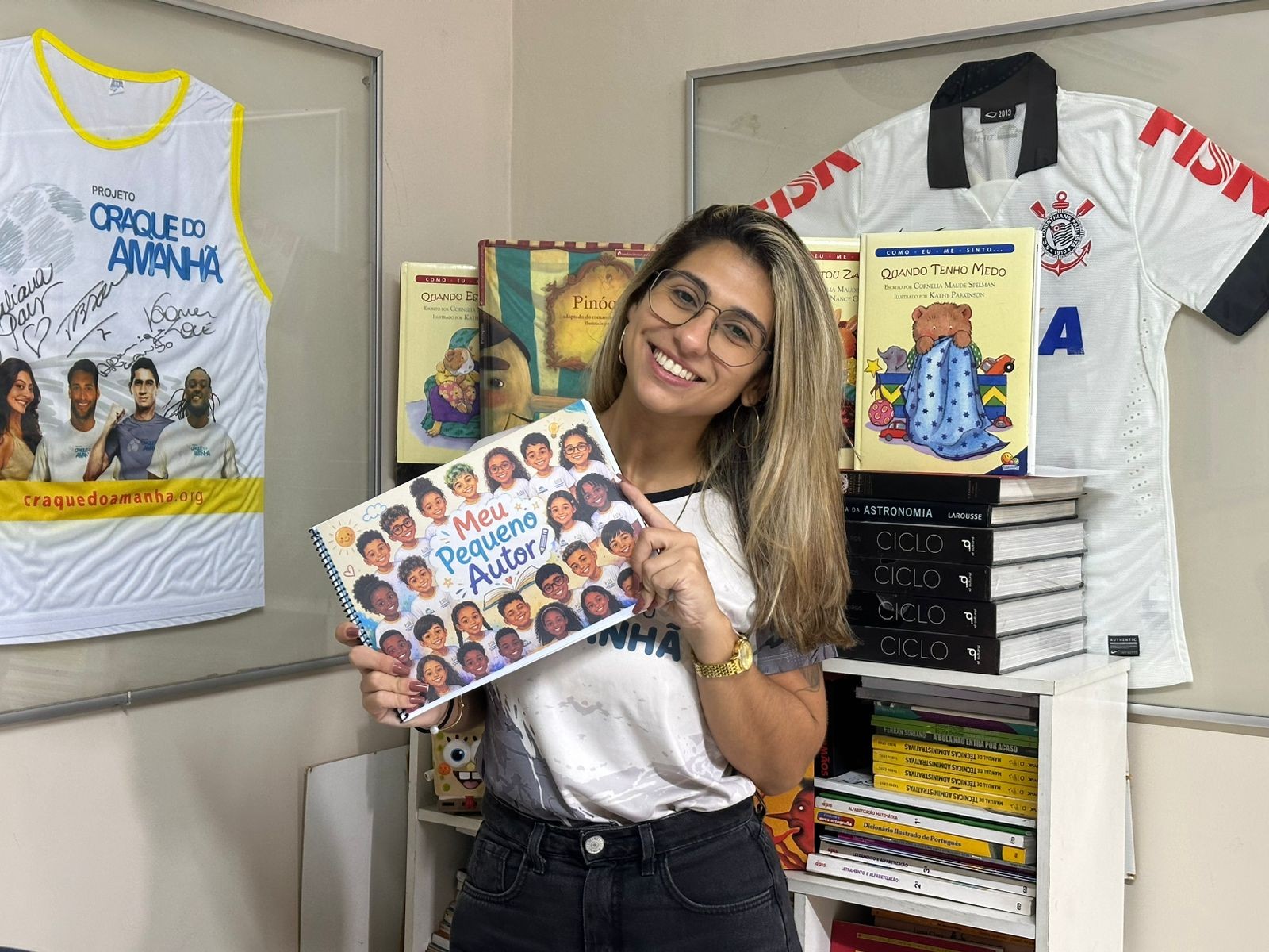 Oficina literária transforma alunos de projeto social em escritores mirins em São Gonçalo