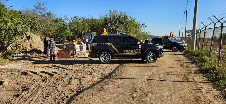 Agentes da PF trocam tiros com suspeitos de tráfico na área externa do Aeroporto Internacional de SP