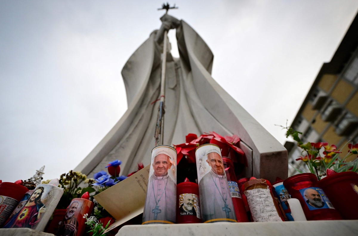 Papa Francisco: Saúde Continua Crítica, mas Sem Novas Crises Respiratórias