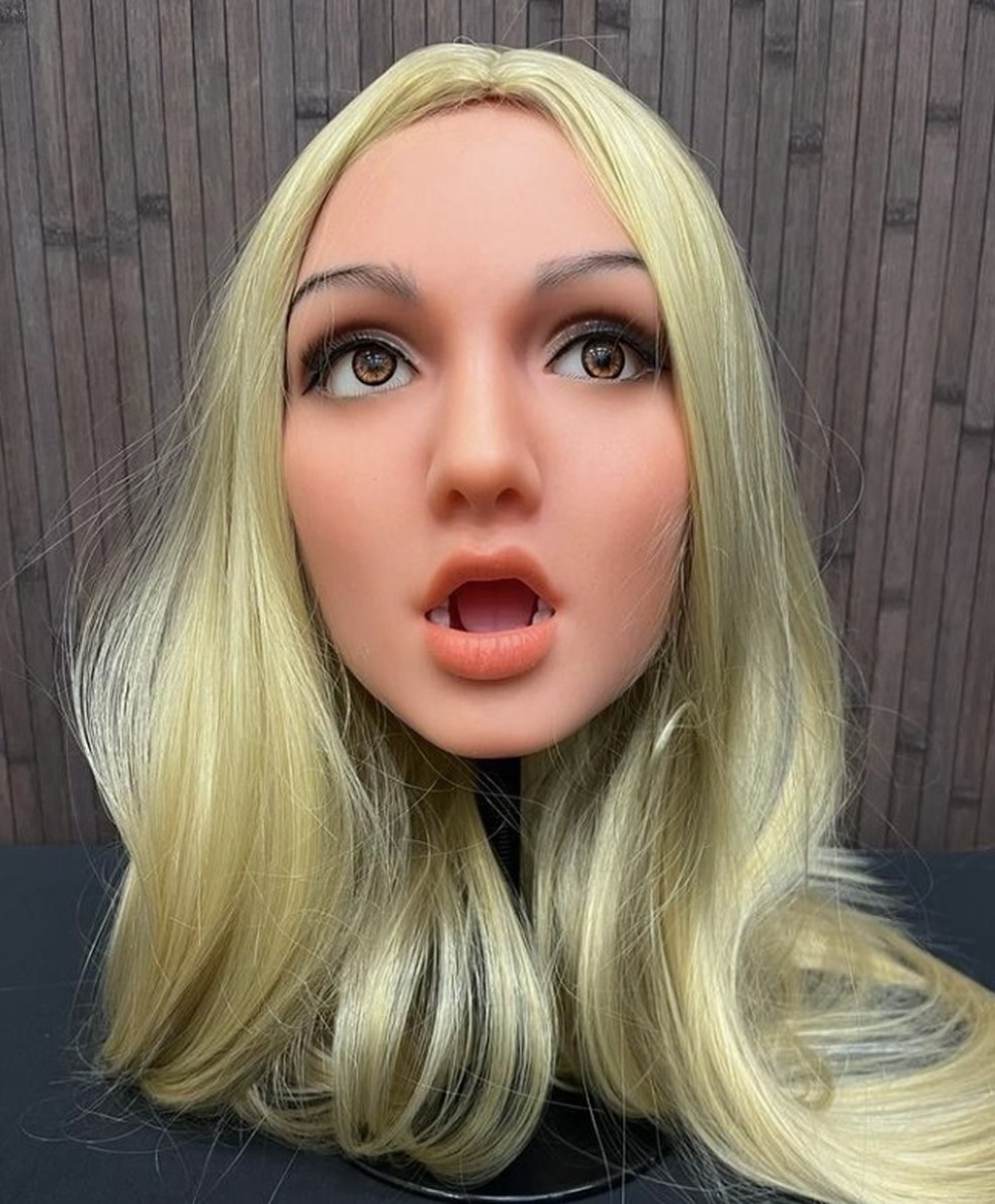 Um novo robô sexual equipado com senso de humor gerado por inteligência artificial chegou às lojas britânicas — Foto: Reprodução/Instagram @cloudclimax