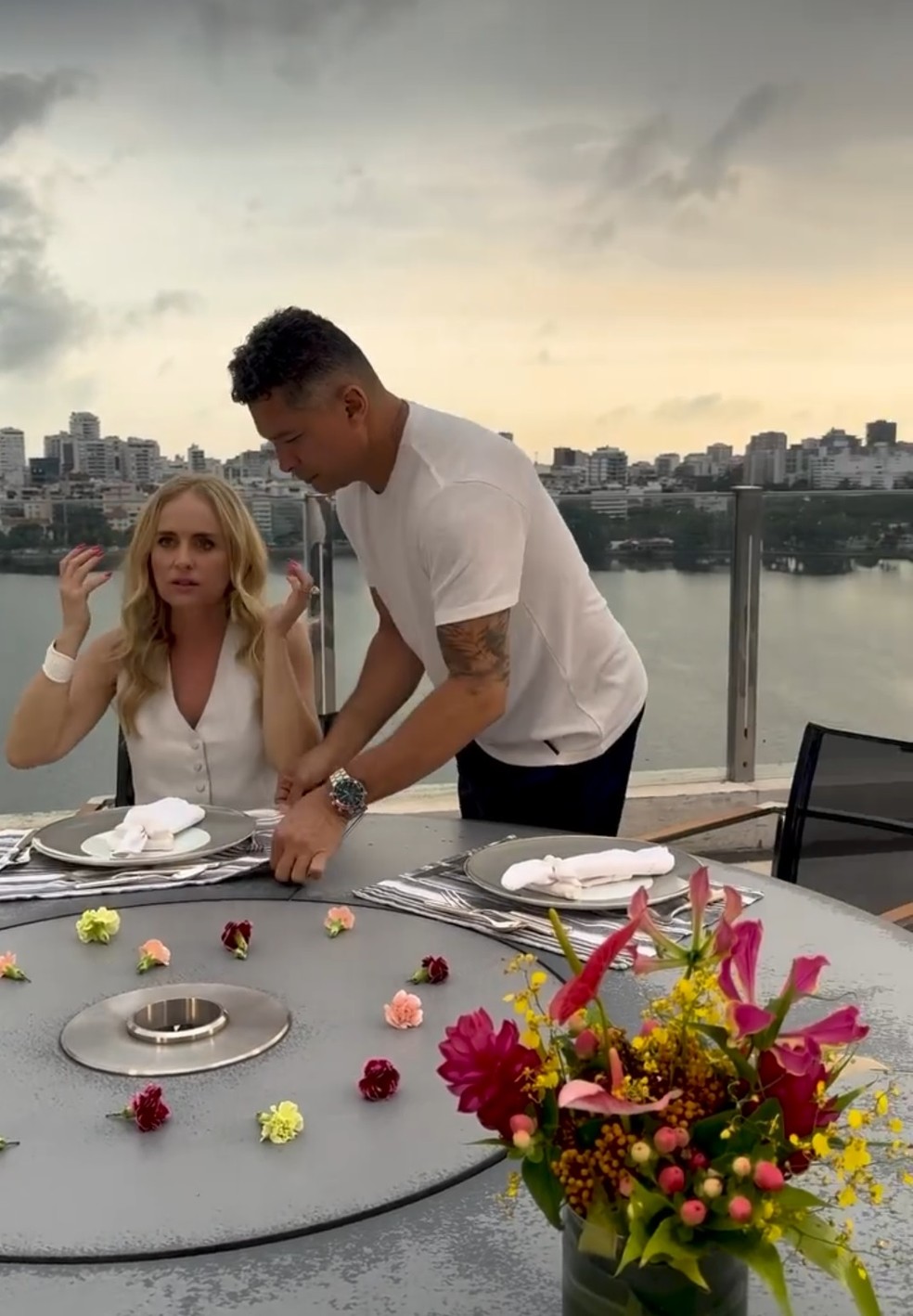 Eliana recebe Anglica em seu apartamento duplex na Lagoa  Foto: reproduo/ instagram
