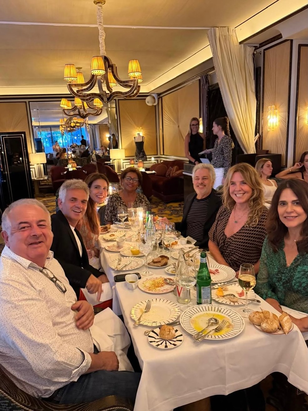 Roberto de Carvalho no jantar com a empresária Lilibeth Monteiro de Carvalho e amigos — Foto: rep/ instagram