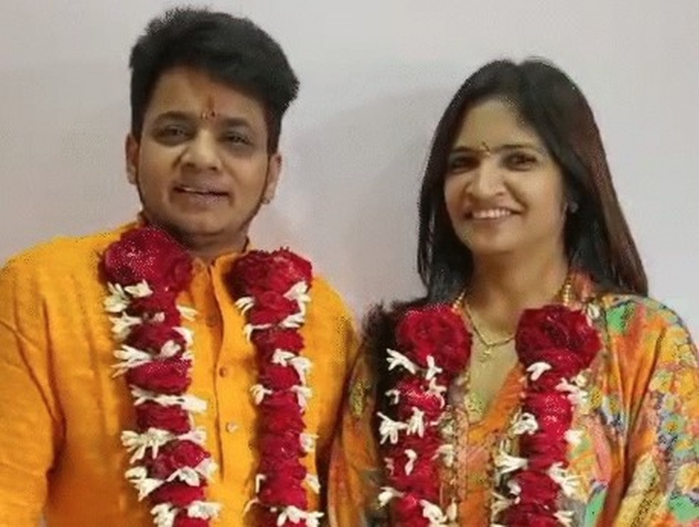 Indiano de 47 anos passa por cirurgia de mudan&ccedil;a de g&ecirc;nero para poder se casar com mulher &mdash; Foto: Reprodu&ccedil;&atilde;o