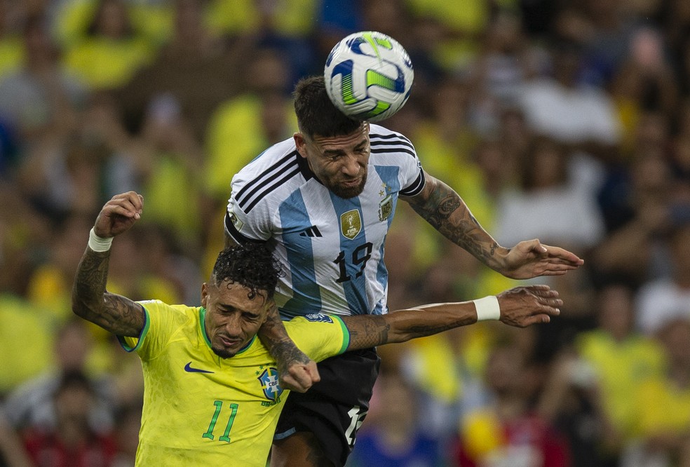 Em sua &uacute;ltima partida nas Eliminat&oacute;rias, a sele&ccedil;&atilde;o brasileira levou quatro gols da Argentina  &mdash; Foto: Alexandre Cassiano