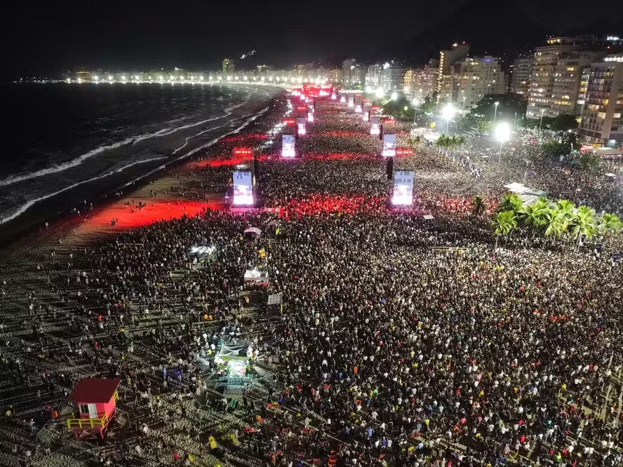 Multidão acompanhou show de Lady Gaga na orla de Copacabana no último dia 3