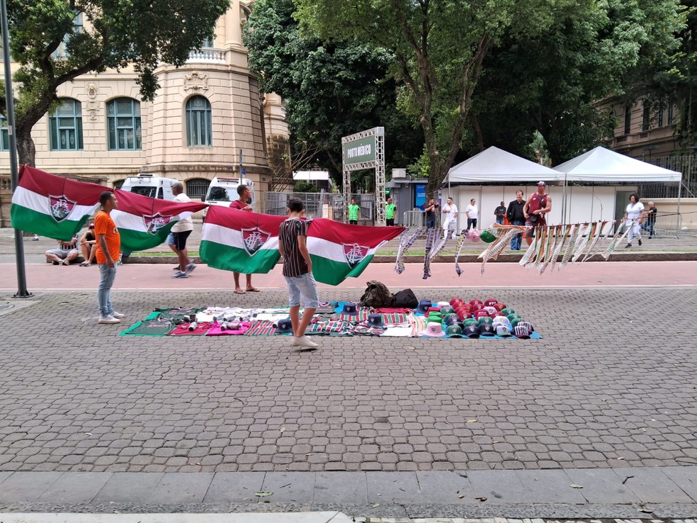 Bandeiras são os itens mais caros — Foto: Isabella Cardoso