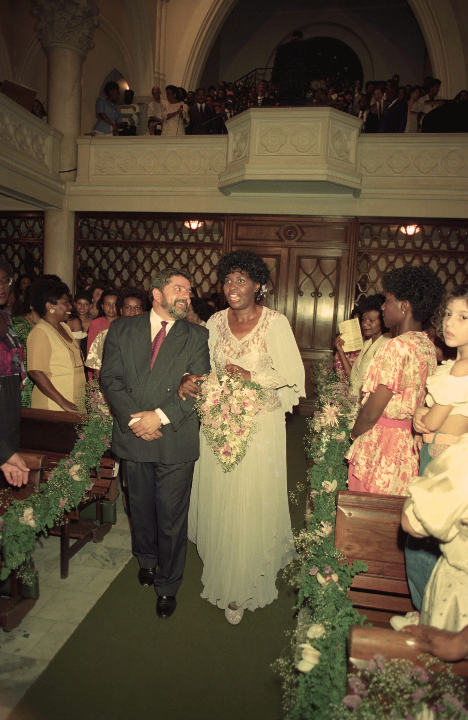 Lula levou Benedita da Silva até o altar em seu casamento com Antônio Pitanga — Foto: Marcelo Carnaval