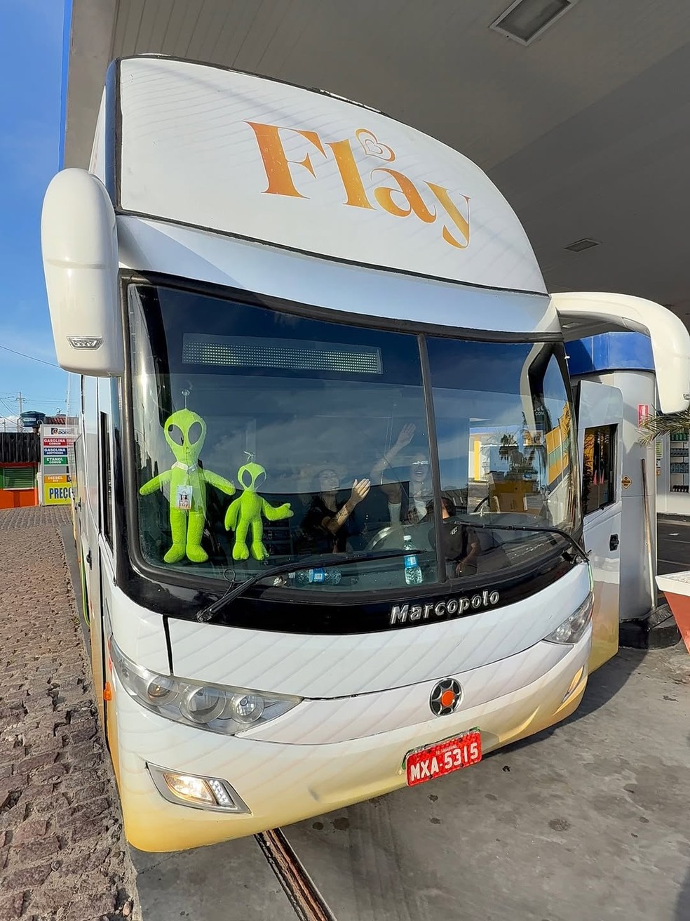 Ex-BBB Flay compra ônibus para shows — Foto: Instagram