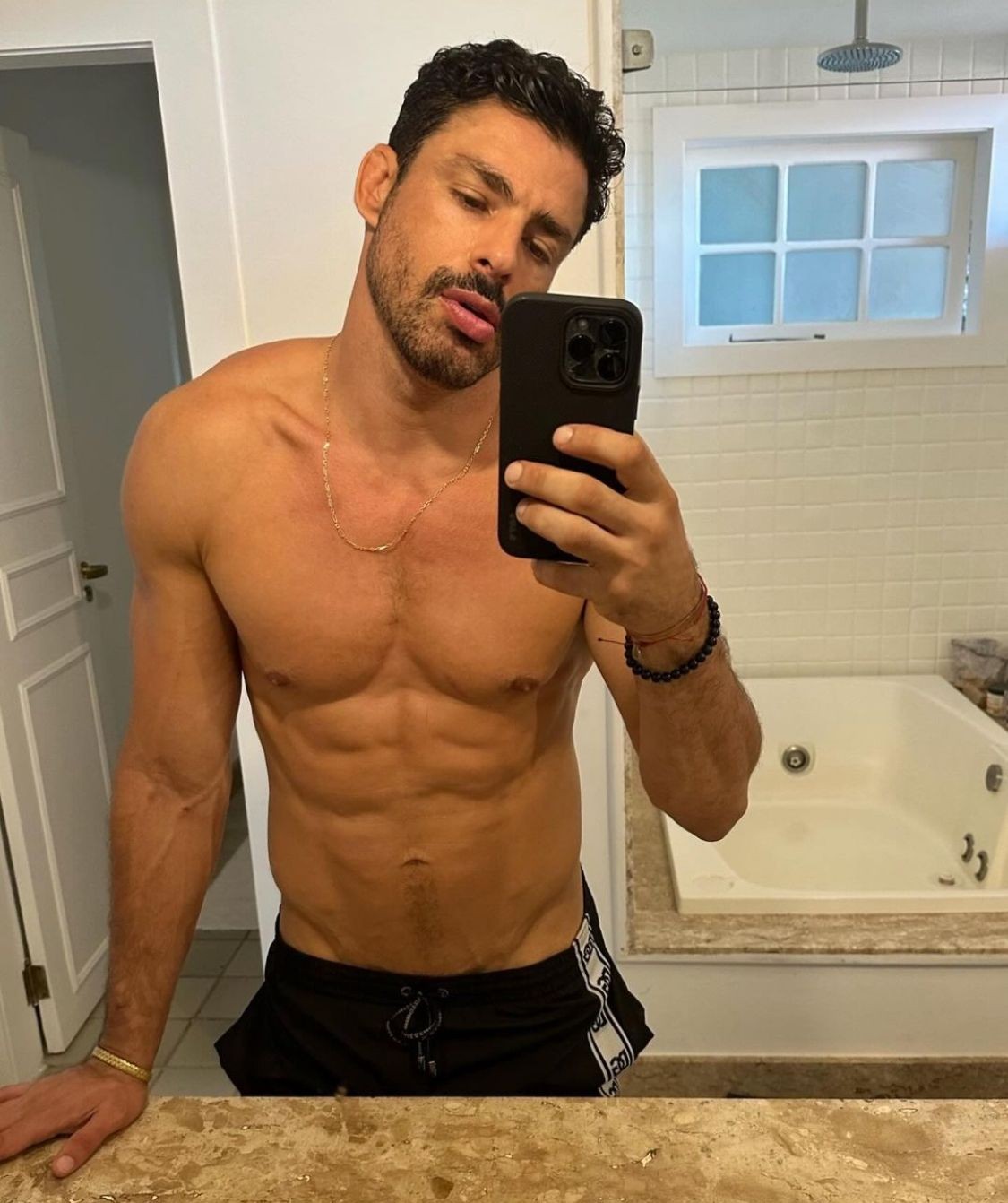 Ricky Martin segue Cauã Reymond no Instagram — Foto: Instagram