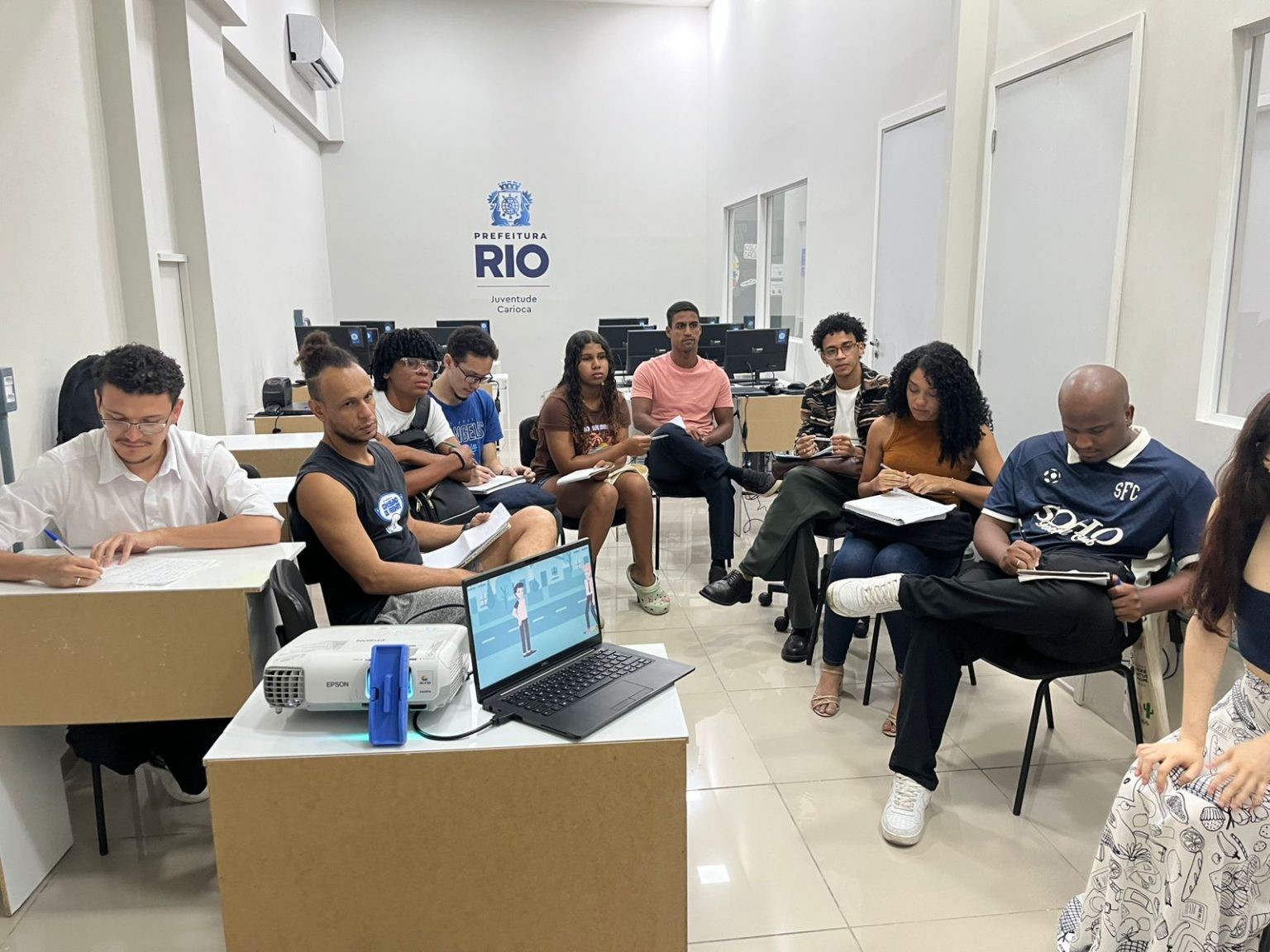 Prefeitura do Rio está com 50 vagas para curso de inglês intermediário na Gamboa; inscrição vão até terça-feira