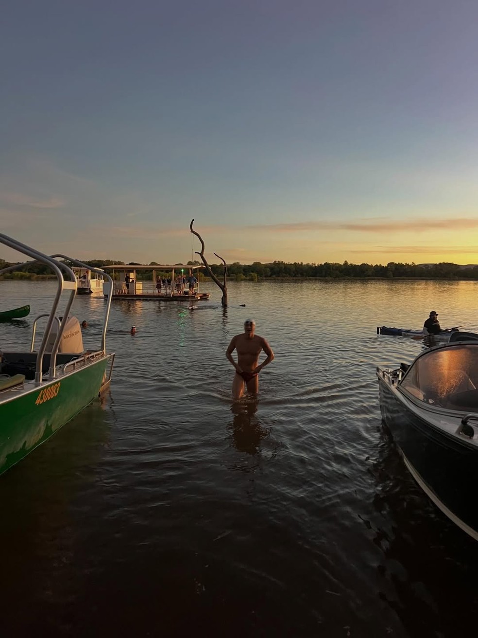 Andy Donaldson, de 35 anos, nadou Rio Ord, na Austrália Ocidental e não viu nenhum crocodilo — Foto: Reprodução / Instagram