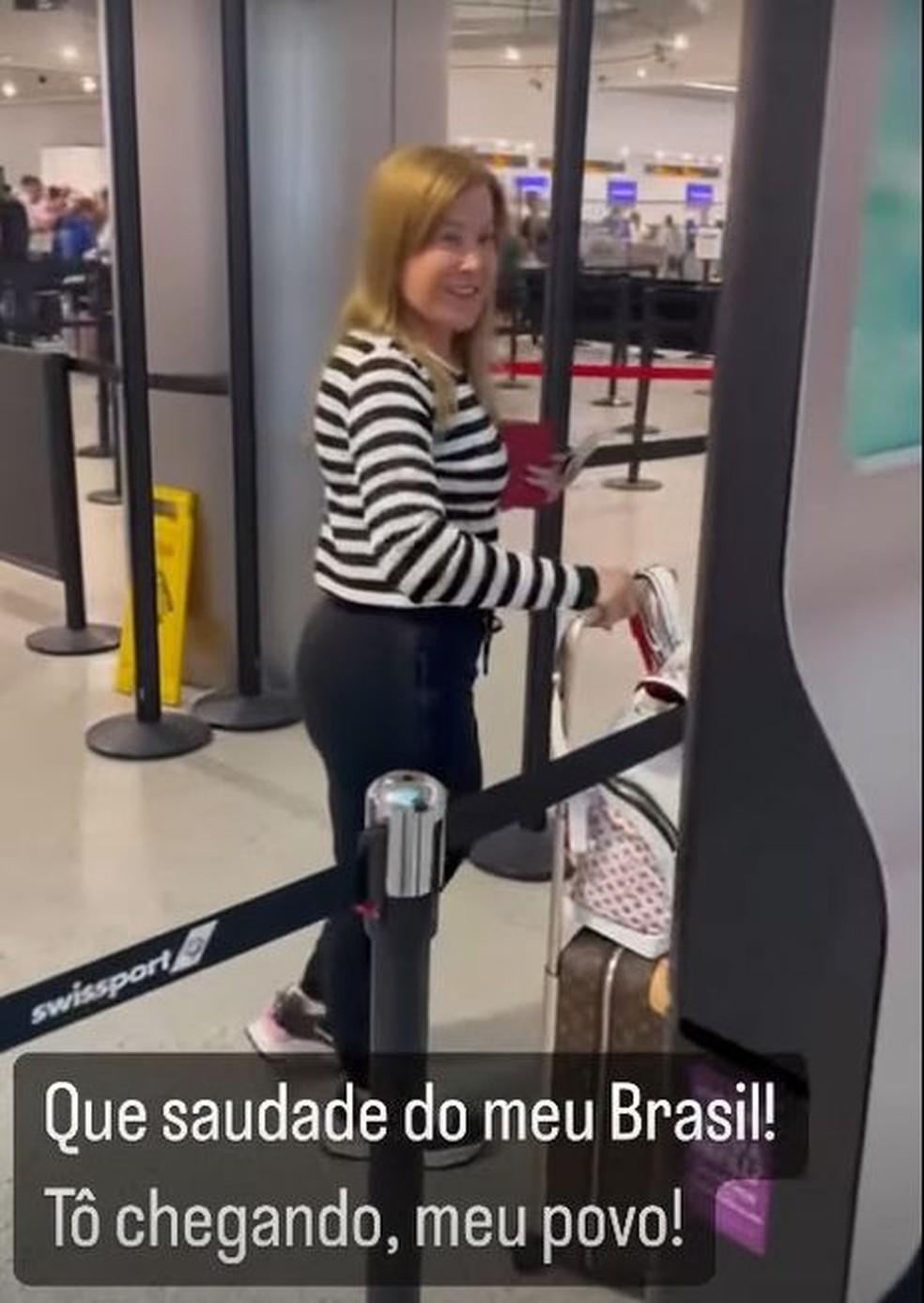 Zilu retorna ao Brasil após três anos para passar o Dia das Mães com os filhos — Foto: Instagram