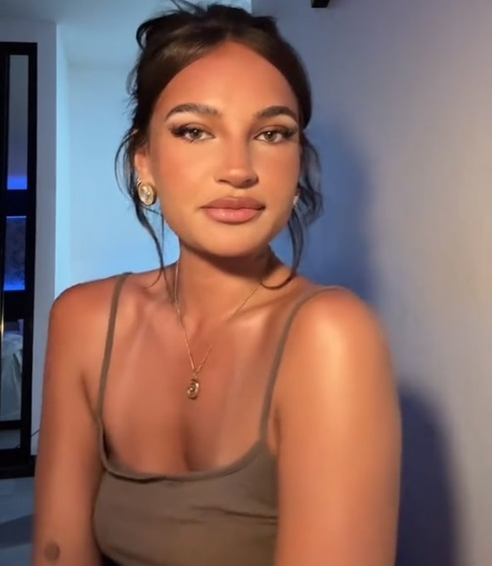 Gina Bugden antes do incidente com o lábio inferior — Foto: Reprodução/TikTok