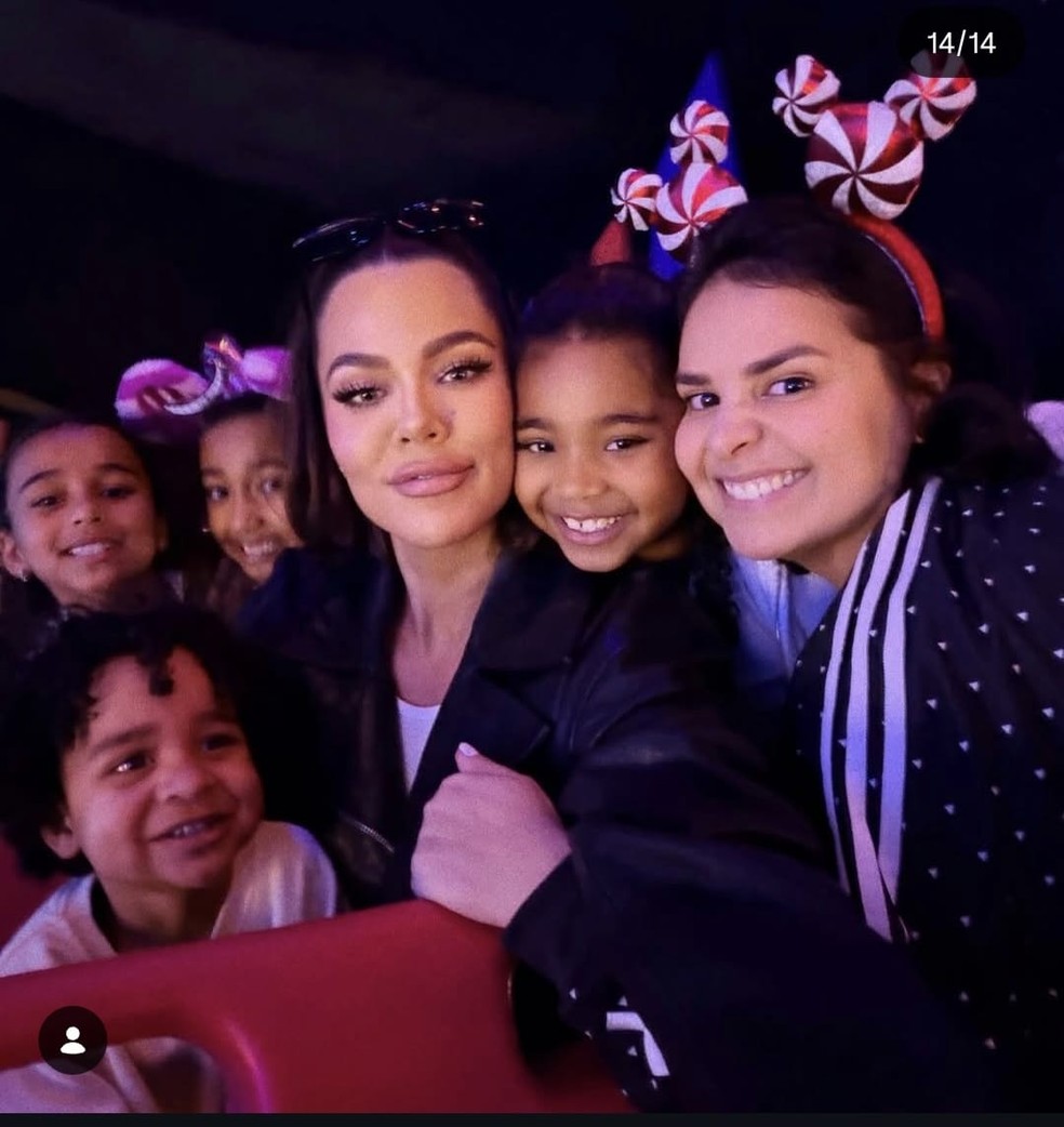 Brasileira Andreza Cooper cuida dos filhos de Khloé Kardashian em Los Angeles e até ensinou o menino a falar português — Foto: Instagram/reprodução