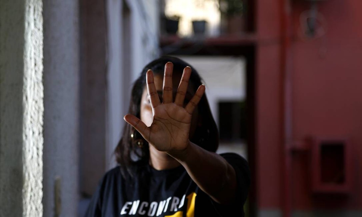 Mulheres pardas entre 20 e 29 anos são as principais vítimas de violências notificadas por profissionais de saúde no Rio