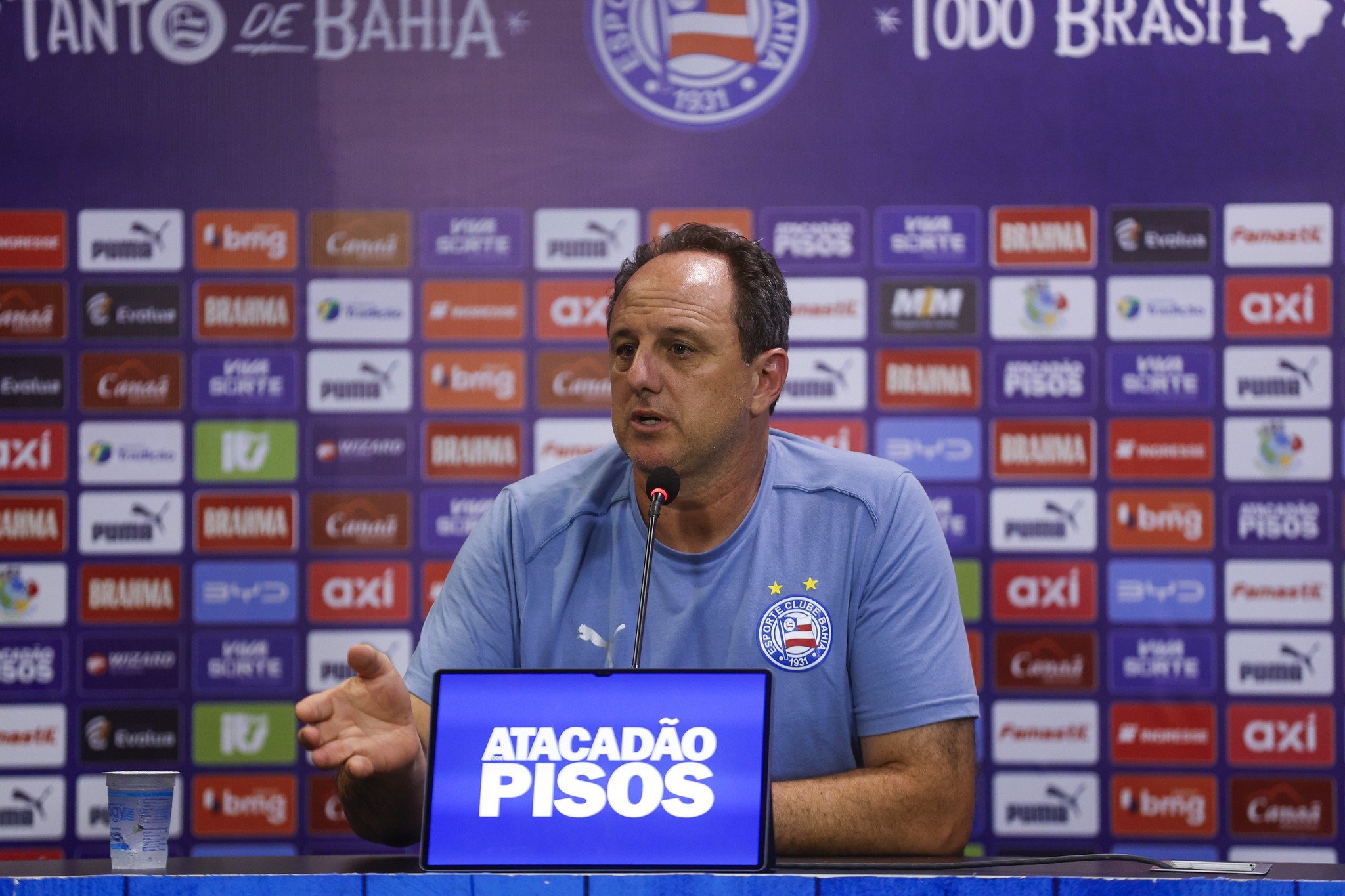 Rogério Ceni critica arbitragem por não expulsar Pulgar em Bahia x Flamengo: 'Jogada clara de cartão vermelho'