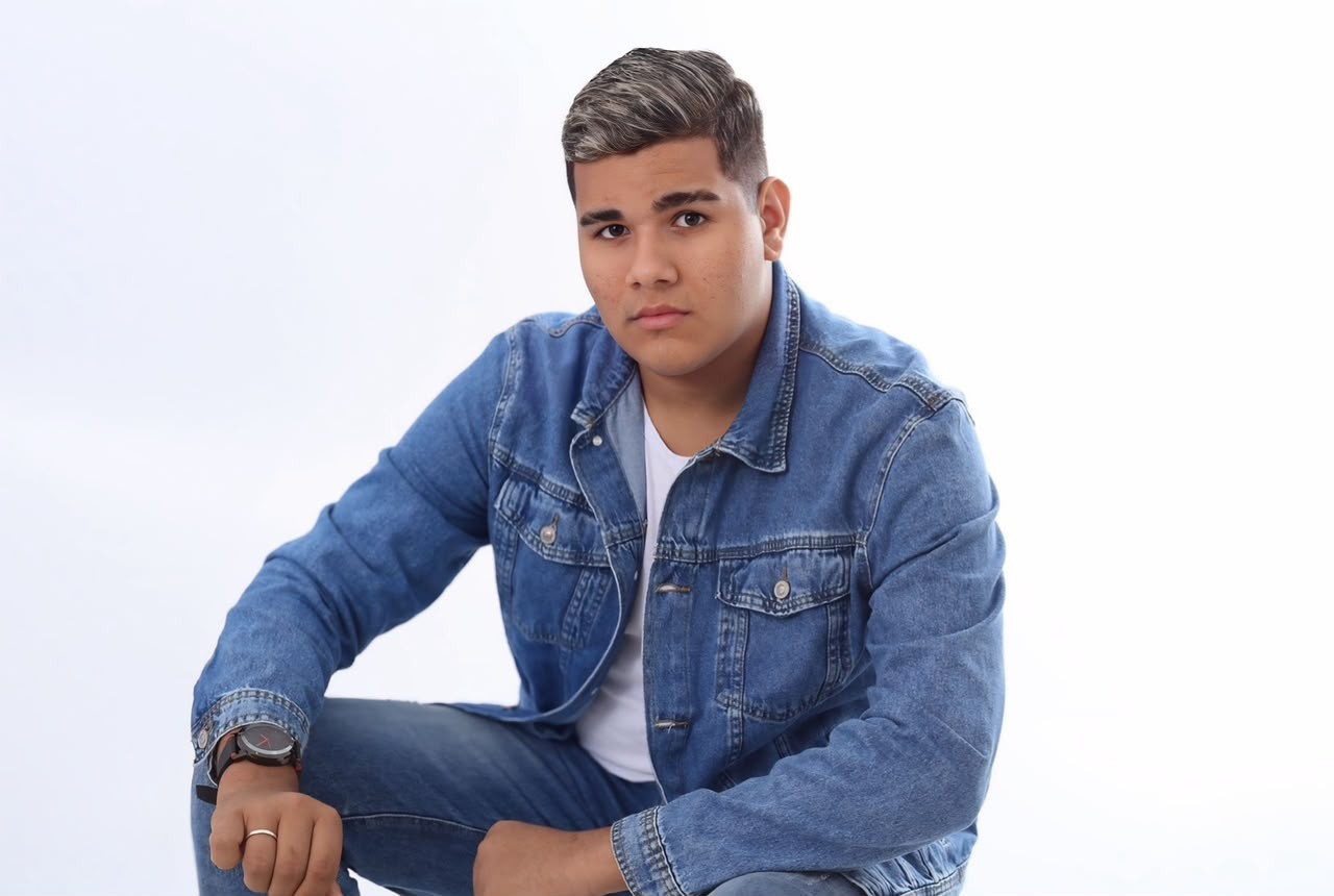 Dougllas Fernanddo prepara versão solo de 'Trouxa' após hit com Kayc Marinho