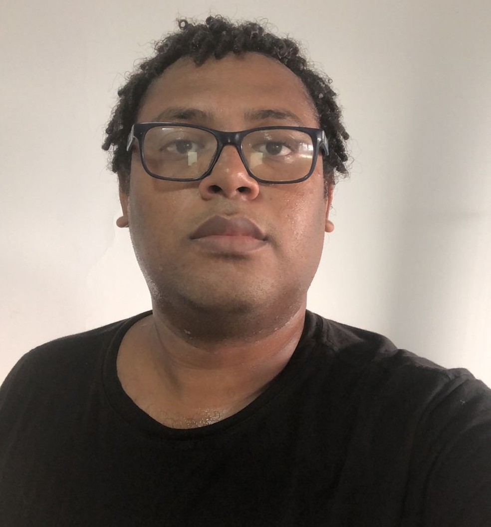 Yan de Paula Teixeira tem três cartões de crédito — Foto: Arquivo pessoal