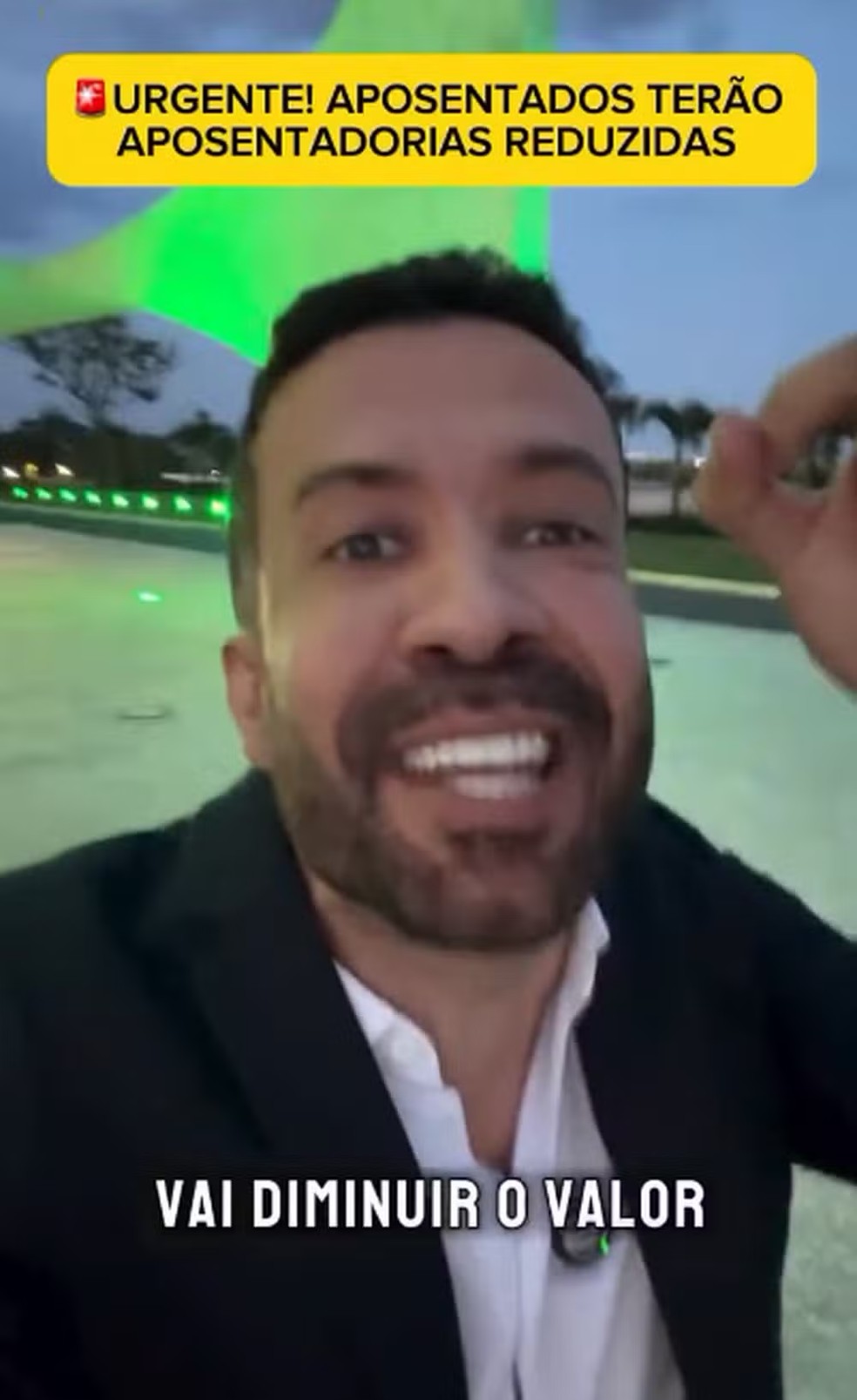 Em vídeo publicado nas suas redes sociais, e já apagado, Janones afirmou qe Flávio reduziria valor das aposentadorias — Foto: Reprodução