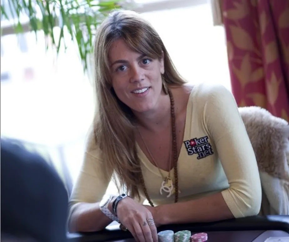 Maridu Mayrinck é roteirista, diretora e jogadora de poker