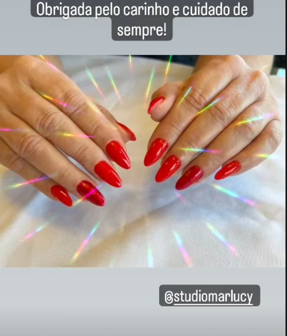 Nadine Gonçalves mostrou as unhas — Foto: Reprodução/Instagram