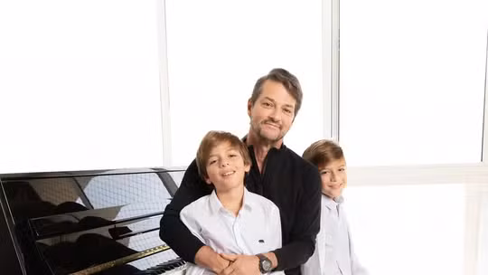 Marcelo Serrado comemora 13 anos dos filhos gêmeos com declaração emocionante